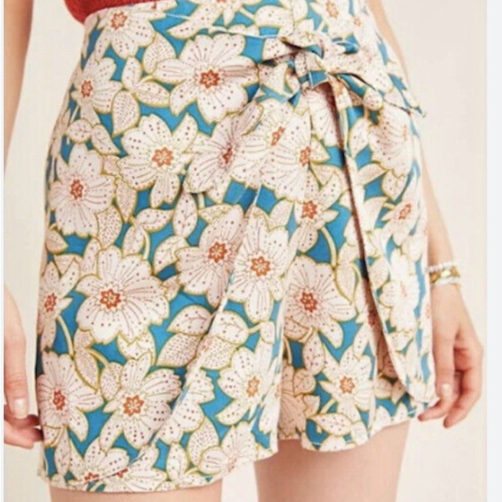 Anthropologie Floral Wrap Tie Front Shorts Pants XS.  Made in Philippines.